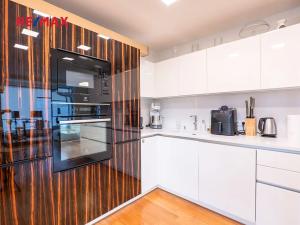 Pronájem bytu 2+kk, Praha - Holešovice, Komunardů, 68 m2