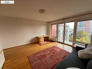 Pronájem bytu 1+kk, Praha - Strašnice, Názovská, 42 m2