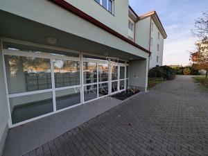 Pronájem bytu 1+kk, Praha - Běchovice, Českobrodská, 83 m2