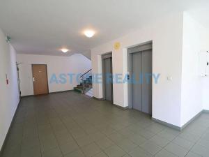 Pronájem bytu 1+kk, Praha - Hostivař, Švehlova, 35 m2