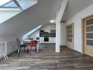 Prodej bytu 3+kk, Praha, Podnádražní, 60 m2