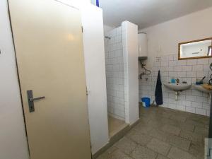 Prodej výrobních prostor, Lahošť, Švermova, 255 m2