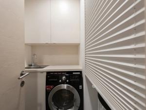 Pronájem bytu 2+kk, Praha - Smíchov, Zdíkovská, 75 m2