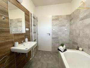 Pronájem bytu 2+kk, Ostrava, Stromovka, 36 m2