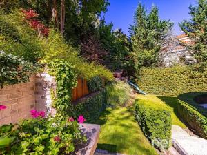 Prodej vily, Praha - Dejvice, V Šáreckém údolí, 459 m2