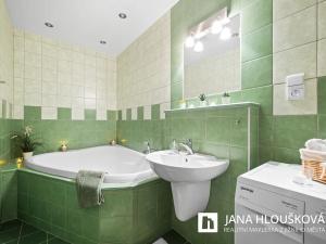 Prodej bytu 2+kk, Praha - Háje, Matúškova, 45 m2