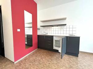 Pronájem bytu 2+kk, Praha - Smíchov, Křížová, 38 m2