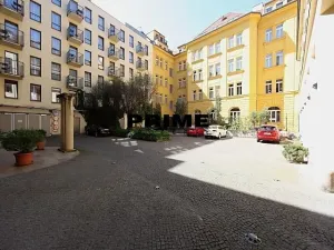 Pronájem kanceláře, Praha - Smíchov, Štefánikova, 75 m2