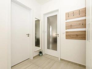 Pronájem bytu 1+kk, Praha - Vysočany, Strnadových, 33 m2