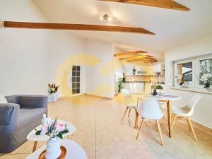 Prodej atypického bytu, Planá nad Lužnicí, Harrachova, 150 m2