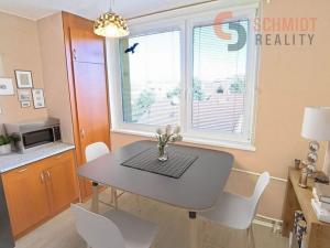 Prodej bytu 2+1, Valtice, Pod zámkem, 63 m2