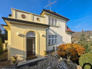 Pronájem vily, Černošice, V Horce, 300 m2