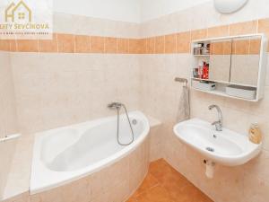 Prodej rodinného domu, Nechanice, 180 m2