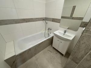 Pronájem bytu 2+1, Hrádek, 1. máje, 53 m2