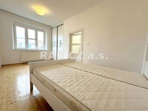 Pronájem bytu 2+kk, Praha - Holešovice, Komunardů, 51 m2