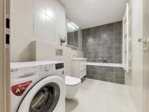 Pronájem bytu 1+kk, Praha - Uhříněves, Ke kříži, 30 m2