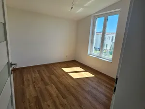 Pronájem rodinného domu, Milovice, Platanová, 137 m2