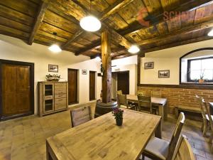 Prodej rodinného domu, Perná, 300 m2