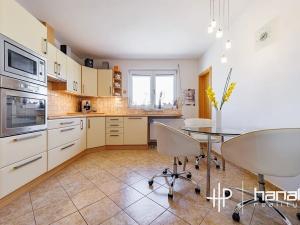 Prodej výrobních prostor, Dolany, 900 m2