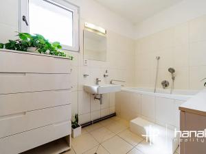 Prodej výrobních prostor, Dolany, 900 m2