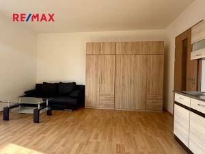 Pronájem bytu 1+kk, Praha - Malešice, Nad úžlabinou, 36 m2