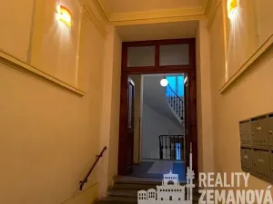 Pronájem bytu 1+1, Praha - Smíchov, Vltavská, 30 m2