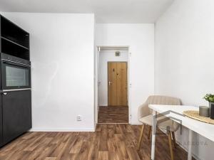 Pronájem bytu 1+1, Praha - Záběhlice, Jabloňová, 33 m2