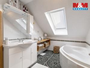 Prodej rodinného domu, Dolní Lomná, 240 m2