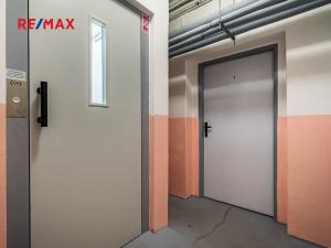 Prodej bytu 3+1, Praha - Horní Počernice, Komárovská, 67 m2