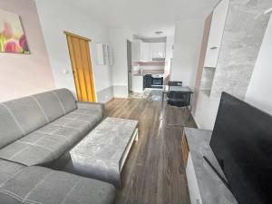 Pronájem bytu 2+kk, Kladno, Holandská, 40 m2
