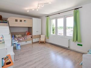 Prodej bytu 3+kk, Veleň, U Sluh, 77 m2