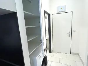 Pronájem bytu 1+kk, Praha - Vysočany, Poděbradská, 28 m2