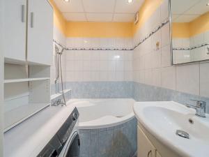 Prodej bytu 3+1, Hroznětín, Sídliště, 80 m2