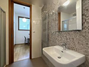 Pronájem bytu 1+kk, Praha - Vinohrady, Uruguayská, 38 m2