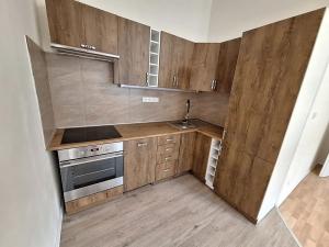 Pronájem bytu 2+kk, Praha - Vysočany, Novovysočanská, 45 m2