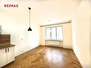 Pronájem bytu 2+kk, Praha - Vinohrady, Záhřebská, 49 m2