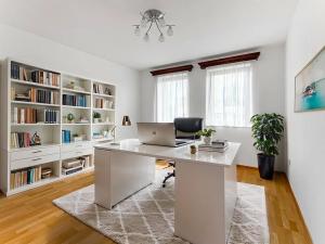 Pronájem rodinného domu, Praha - Křeslice, Pod ovčínem, 300 m2