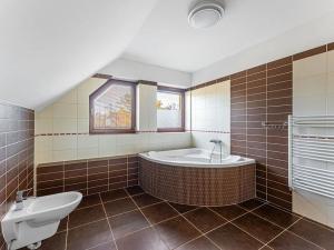 Pronájem rodinného domu, Praha - Křeslice, Pod ovčínem, 300 m2