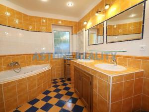 Pronájem rodinného domu, Praha - Koloděje, Kvasinská, 200 m2