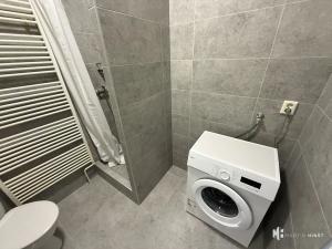 Pronájem bytu 1+kk, Praha - Dubeč, Starodubečská, 22 m2