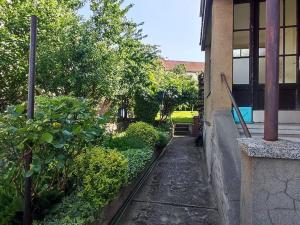 Prodej podílu rodinného domu, Praha, Hornoměcholupská, 240 m2