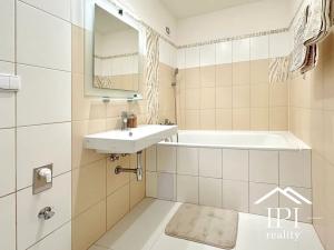 Pronájem bytu 4+1, Praha - Troja, Mazurská, 89 m2