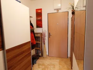 Pronájem bytu 1+kk, Praha - Vysočany, Podkovářská, 31 m2