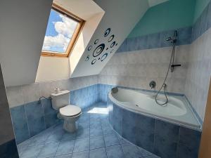 Prodej bytu 2+kk, Jesenice, Lomená, 45 m2