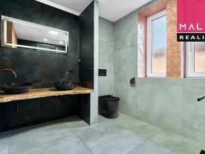 Prodej bytu 2+1, Ostrov, Hlavní třída, 64 m2