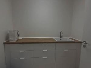 Pronájem komerční nemovitosti, Praha - Vokovice, K Červenému vrchu, 47 m2