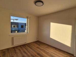 Pronájem bytu 2+kk, Praha - Prosek, Čakovická, 54 m2