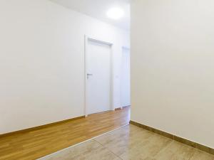 Pronájem bytu 2+1, Praha - Smíchov, Podbělohorská, 41 m2