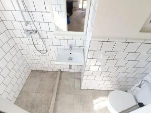 Pronájem atypického bytu, Praha - Břevnov, Patočkova, 14 m2