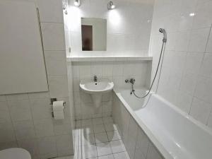 Prodej bytu 2+kk, Praha - Střížkov, Roudnická, 56 m2